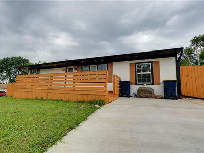 9100 E 43rd Ter