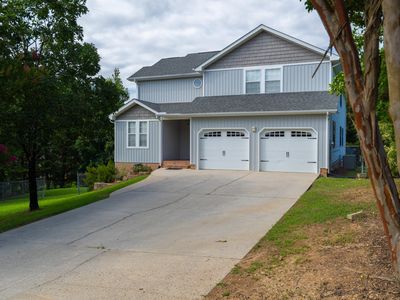 82 Edgewater Dr