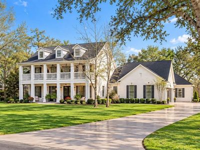 3015 River Forest Dr