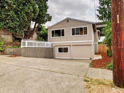 4042 5th Avenue NE