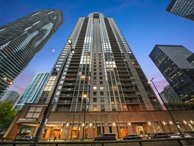 222 N Columbus Dr APT 1806
