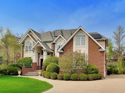 2444 N De Cook Ct