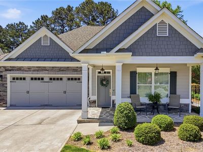 400 Grafton Walk