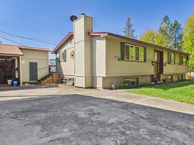 29 Pinecone Park Ln