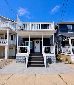110 E Roberts Ave