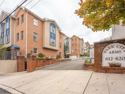 620 38th St #701