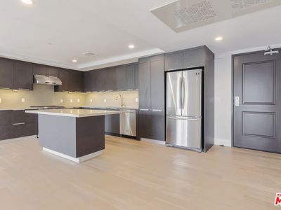 2939 Leeward Ave #401