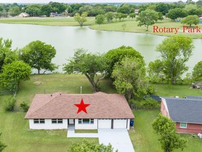536 Lakeshore Dr