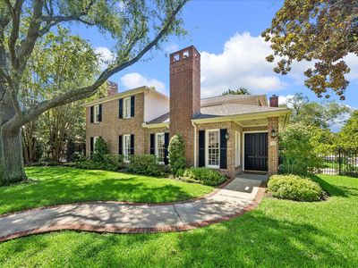 40 Hackberry Ln