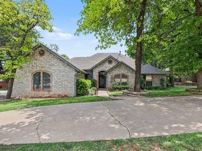 1400 Sandhurst Cir