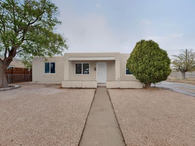 2429 Palomas Dr NE