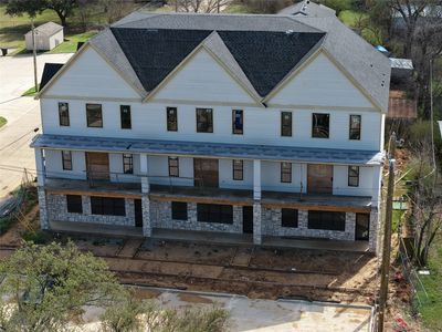 299-301 W Oak St #303