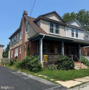 Property at 16 N Wyoming Ave, Ardmore, PA