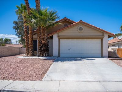 684 Whispering Palms Dr