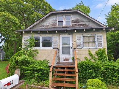 828 N New Rd