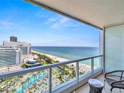 4391 Collins Ave #1706