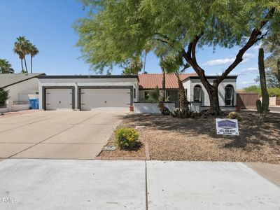 4568 E PARADISE Lane