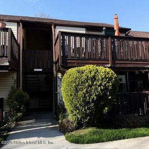 64 Nancy Ct