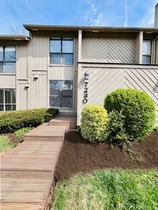 7230 Woods Crossing Dr