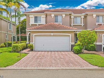 9797 Roundstone Cir