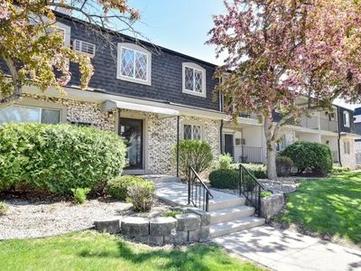 121 W North St APT 27