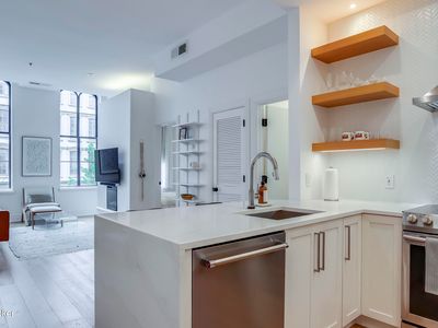 711 W Main St APT A