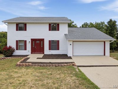 107 Meadow Ln