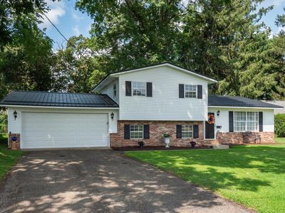 29 Hall Ave