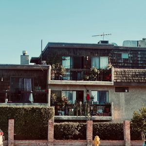 15516 Nordhoff St Unit 106