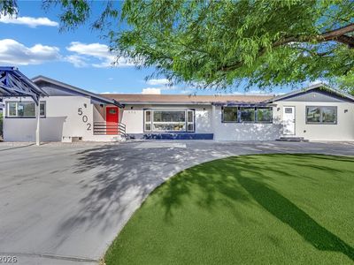 502 Park Way W