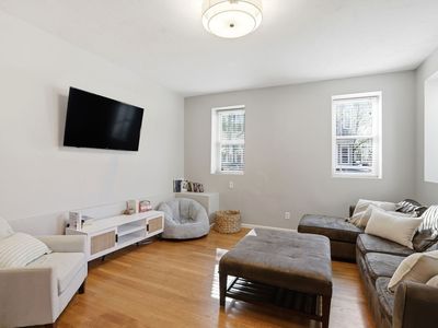 252 E St #1