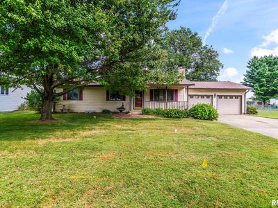36 Hawthorn Ln