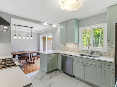 676 Shryer Ave W