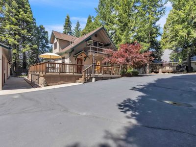 3686 Woodlake Dr