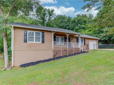3305 Ladd Dr