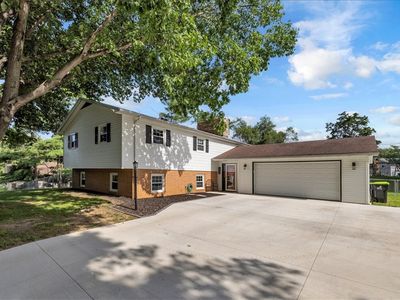 Property at 1525 Moorwood Dr, Decatur, IL