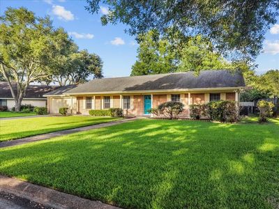 1712 Tara Cir
