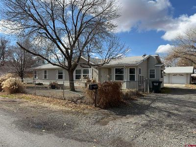 585 Elizabeth Street