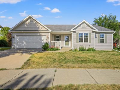 7 Half Moon Ct