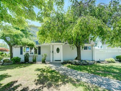 Property at 101 Idlewild Rd, Edison, NJ