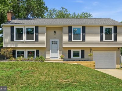 490 Eleanor Ln
