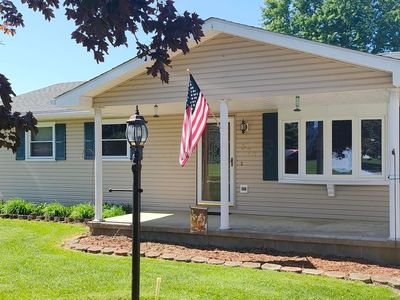 577 Leslie Trce NW