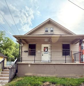 1 Hickory Ave