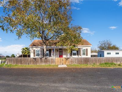 1002 E Commercial St