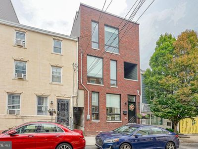 1109 Earl St