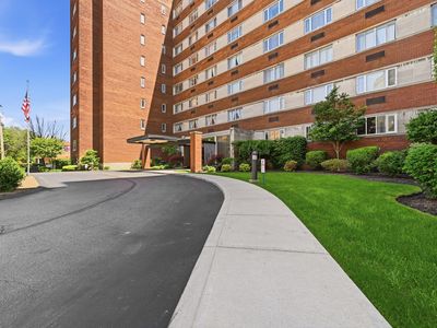 128 N Craig St APT 404