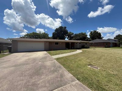 3221 Bryan Ave