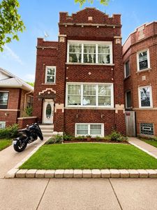 5837 N Washtenaw Ave