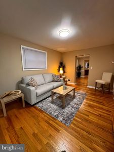 1711 Newton St NE