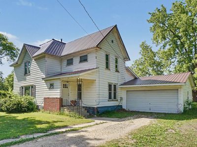 209 Hayes St W